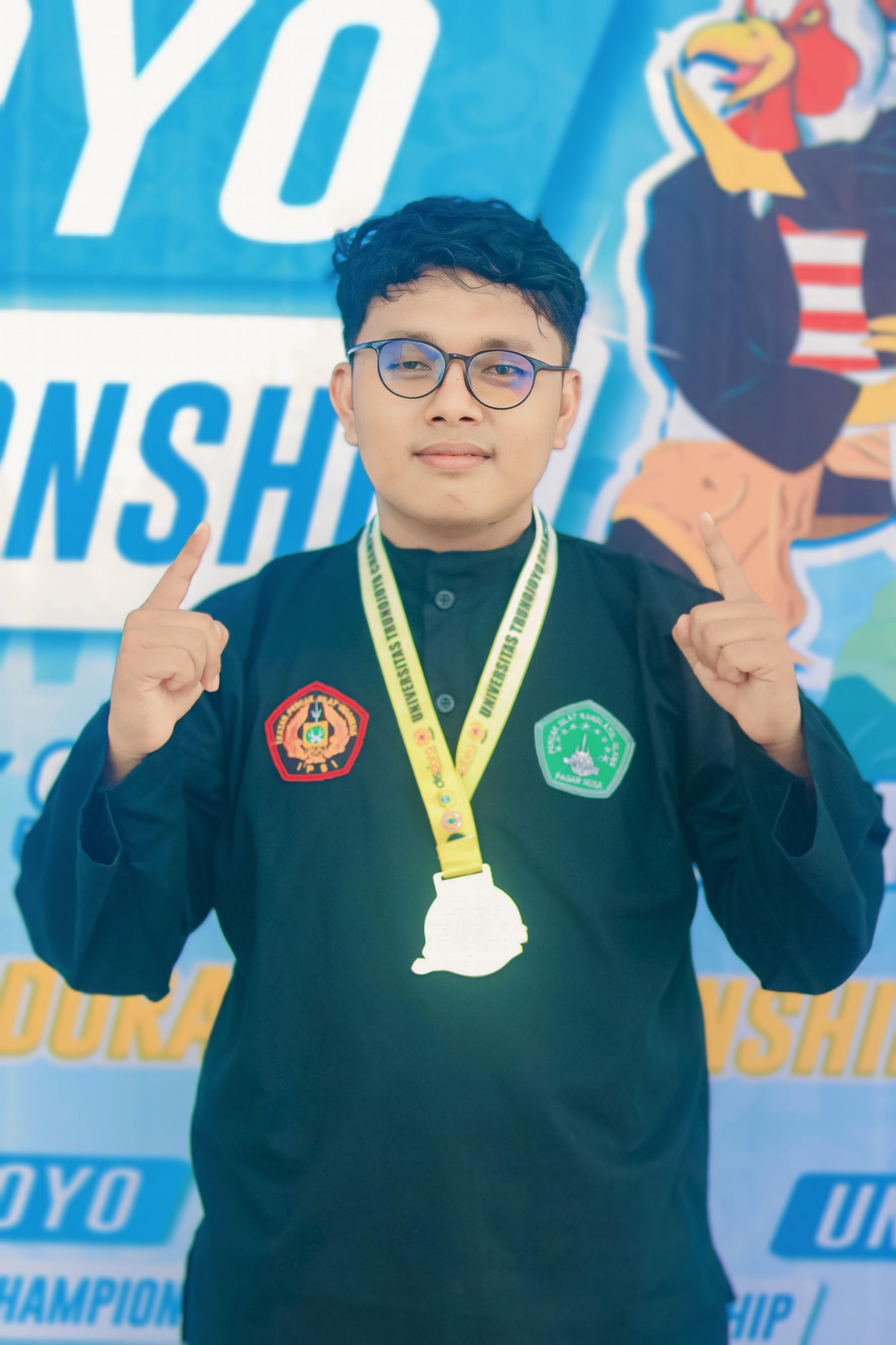 Medali Emas Pencak Silat Universitas Trunojoyo Madura Championsip